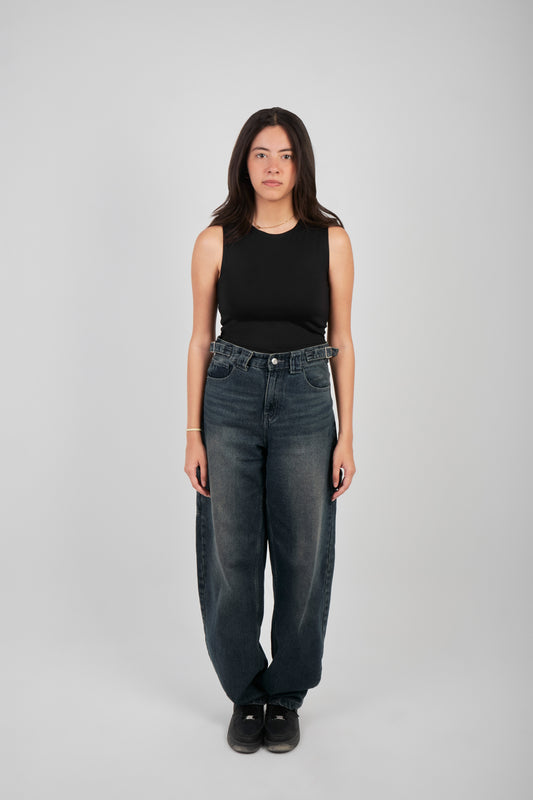 ROUND NECK SLEEVELESS TOP - BLACK