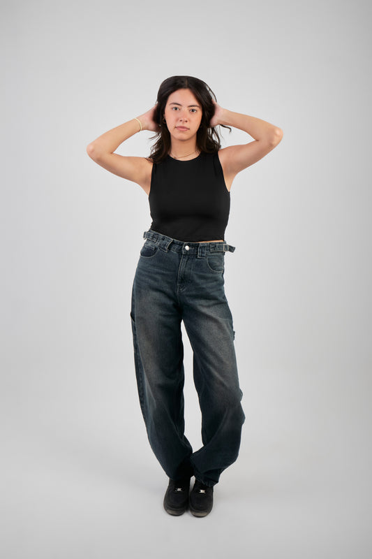 ROUND NECK SLEEVELESS TOP - BLACK