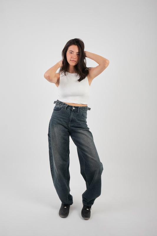 ROUND NECK SLEEVELESS TOP - WHITE
